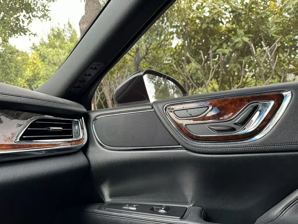 LINCOLN CONTINENTAL 2017