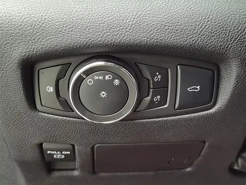 LINCOLN CONTINENTAL 2018