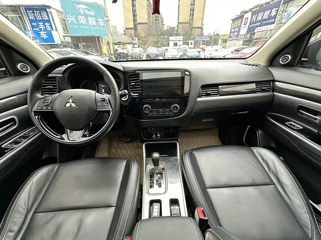 MITSUBISHI OUTLANDER 2020