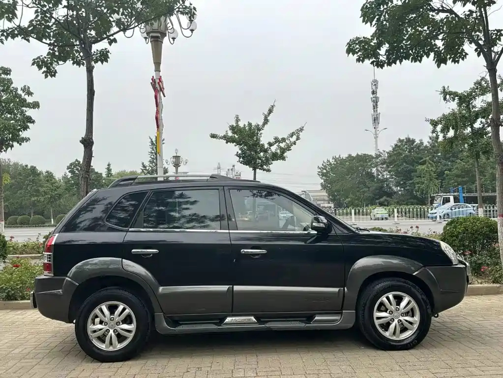 HYUNDAI TUCSON 2010