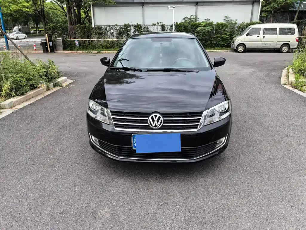 VOLKSWAGEN LAVIDA 2013