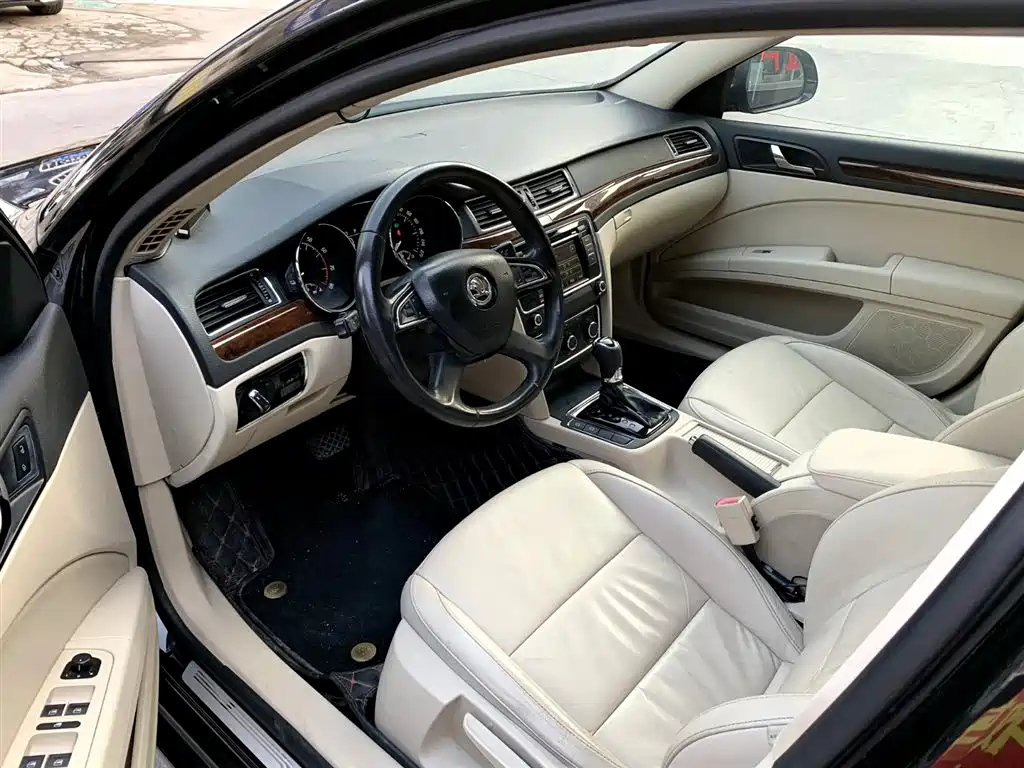 SKODA SUPERB 2013