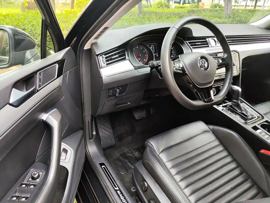 VOLKSWAGEN MAGOTAN 2019