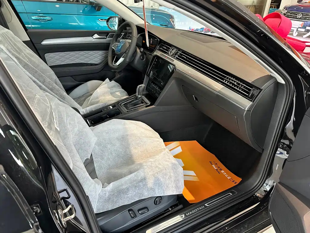 VOLKSWAGEN MAGOTAN 2023