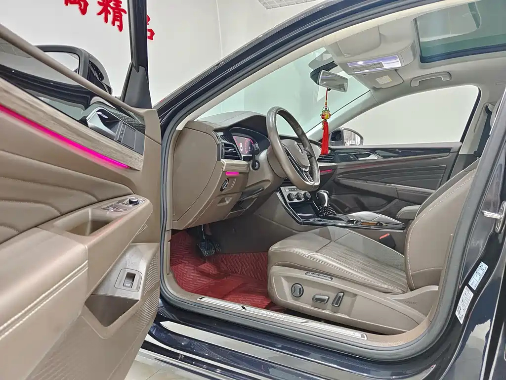 VOLKSWAGEN PASSAT 2020