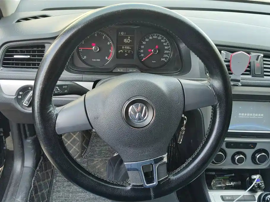 VOLKSWAGEN LAVIDA 2016