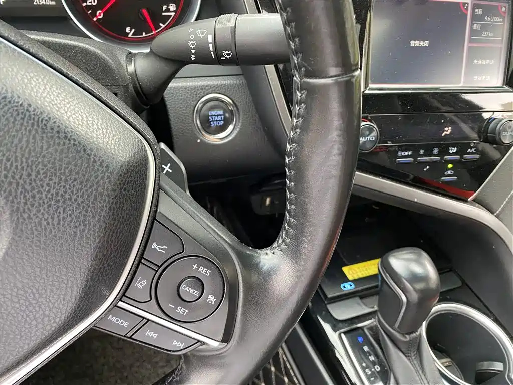 TOYOTA CAMRY 2018