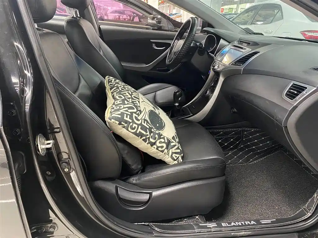 HYUNDAI ELANTRA 2016