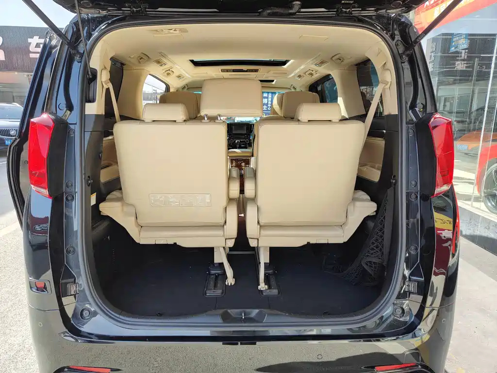 TOYOTA ALPHARD 2018