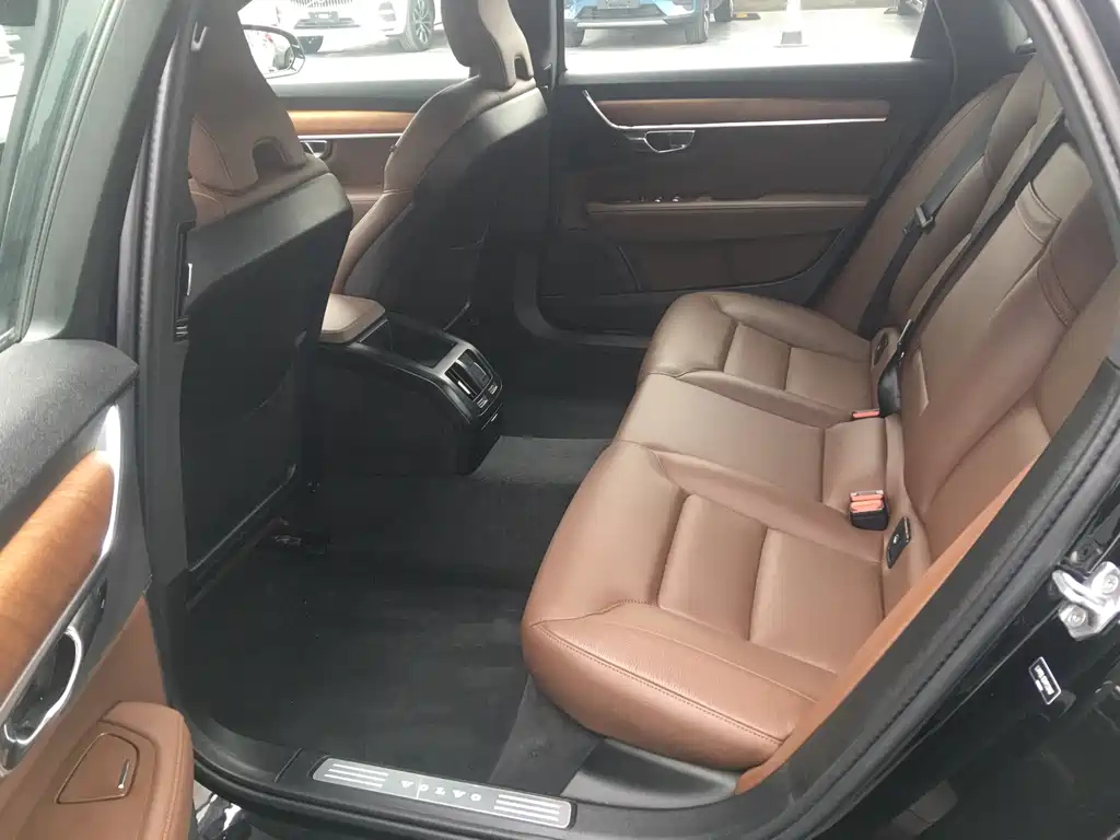 VOLVO S90 2022