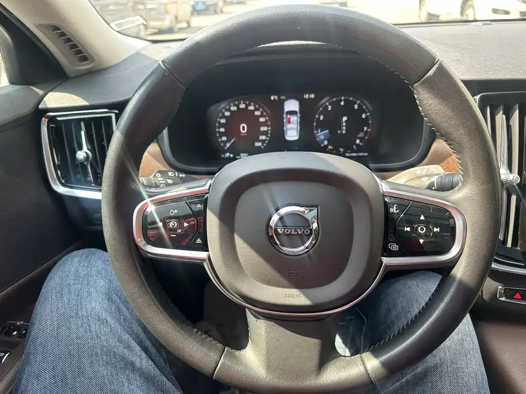 VOLVO S90 2020