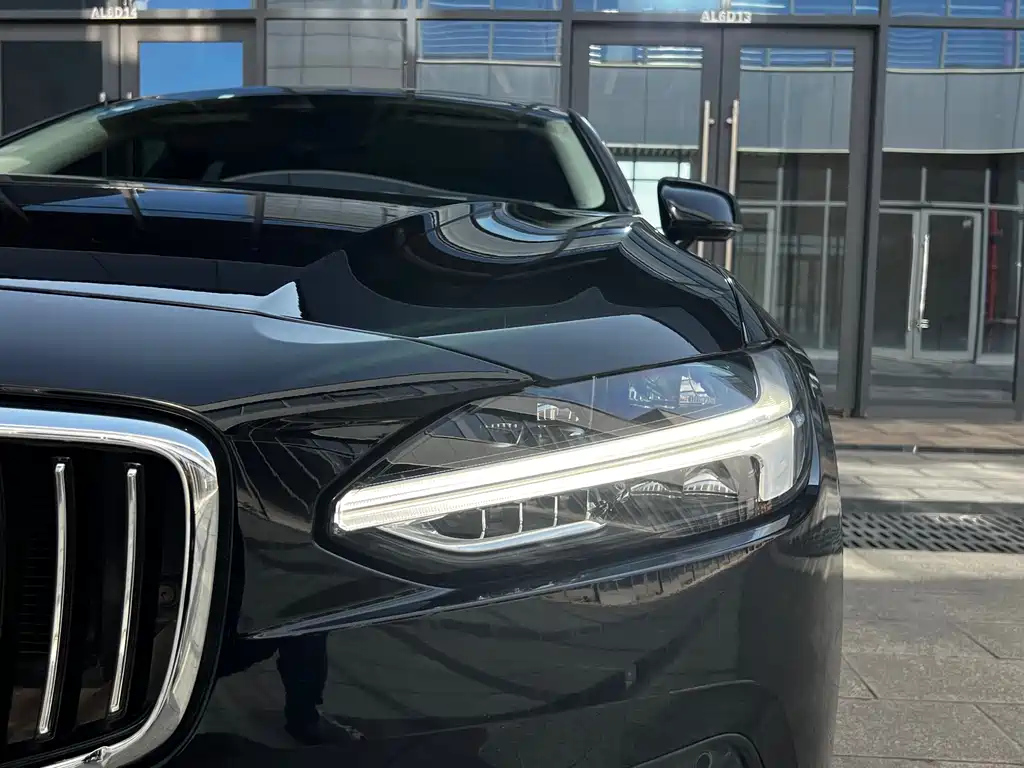 VOLVO S90 2019