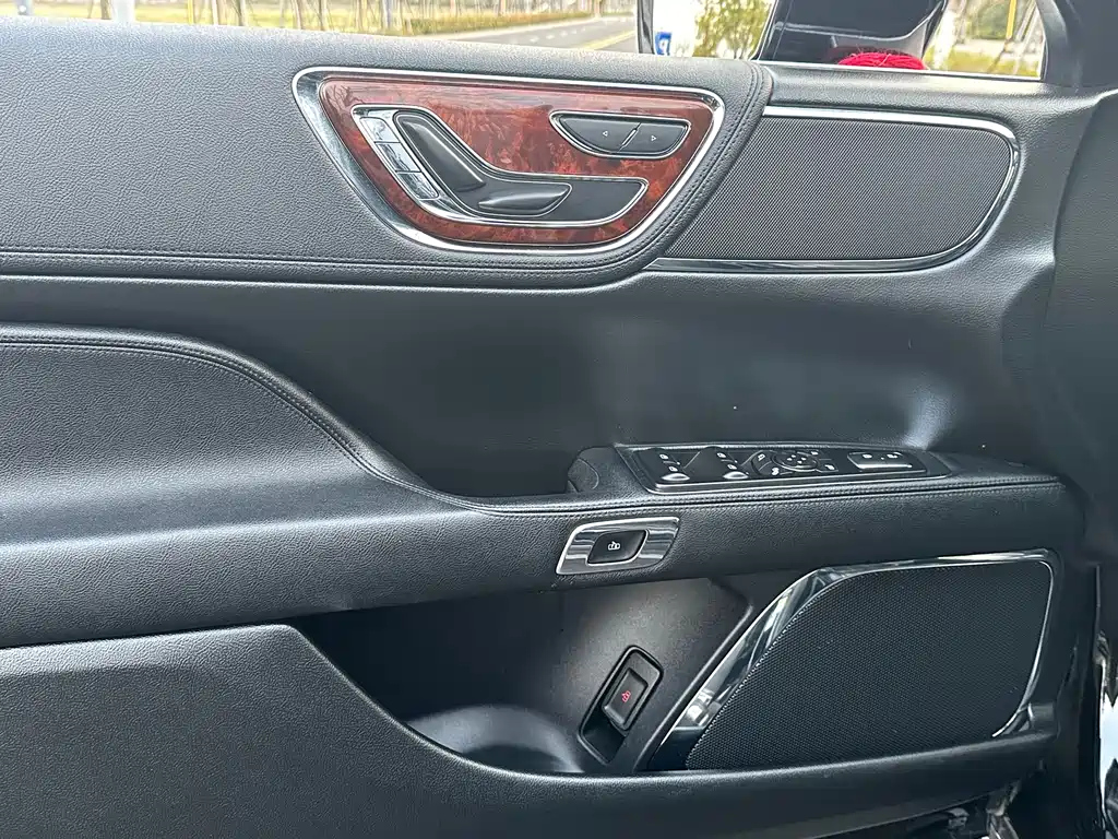 LINCOLN CONTINENTAL 2020