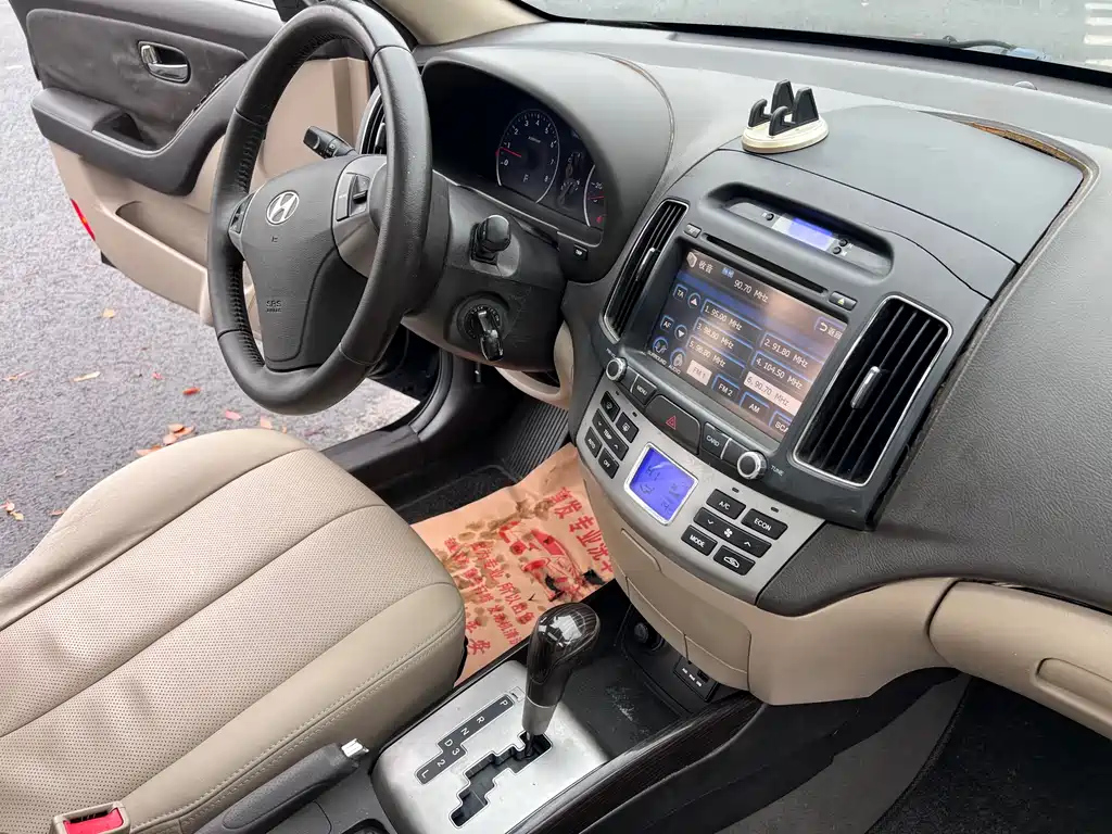 HYUNDAI CELESTA 2012