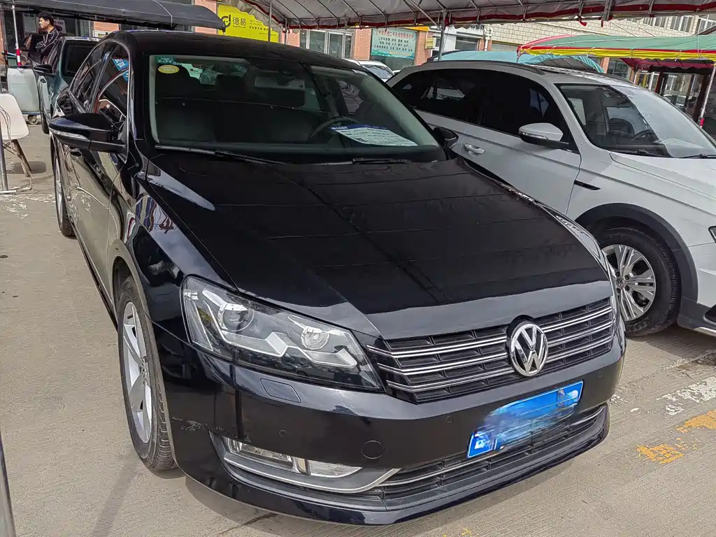 VOLKSWAGEN PASSAT 2012