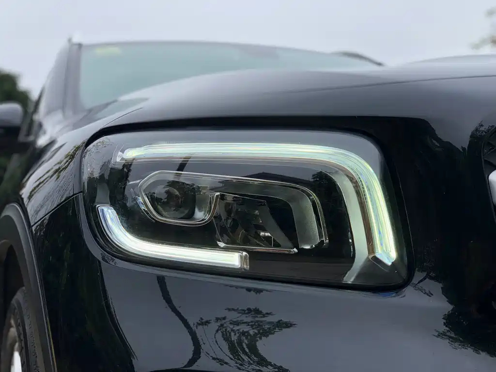 MERCEDES BENZ GLB 2021