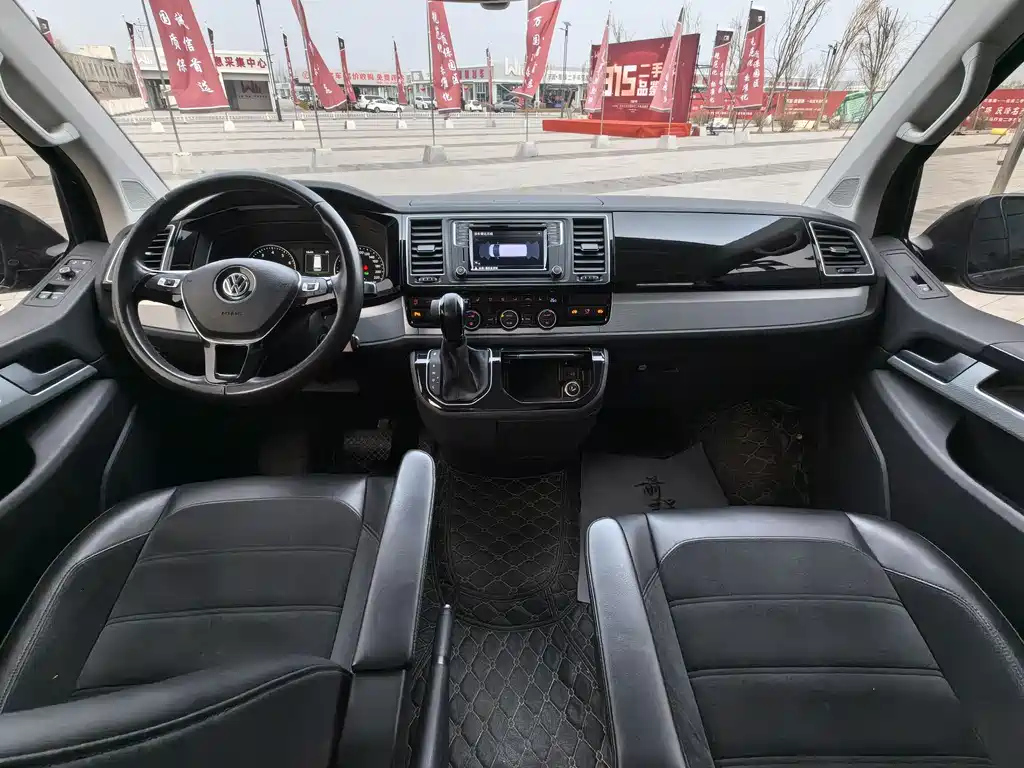 VOLKSWAGEN MULTIVAN 2017