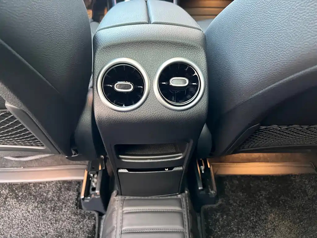 MERCEDES BENZ GLB 2024