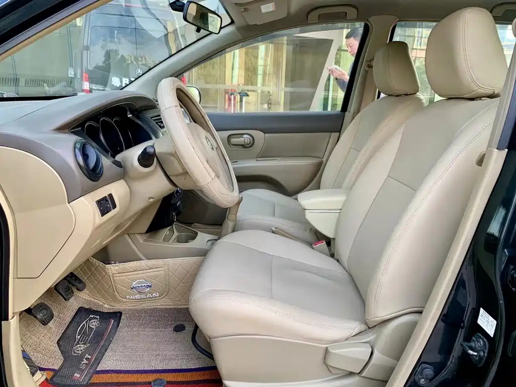 NISSAN LIVINA 2009