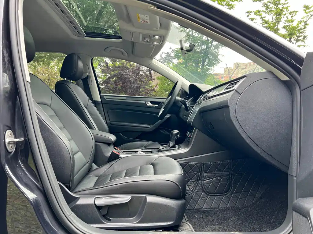 VOLKSWAGEN PASSAT 2019