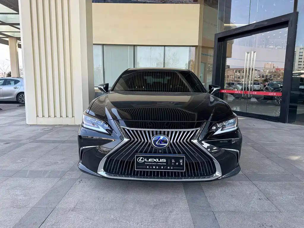 LEXUS ES 2020