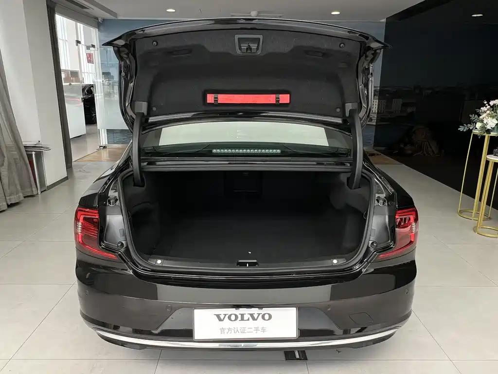 VOLVO S90 2022