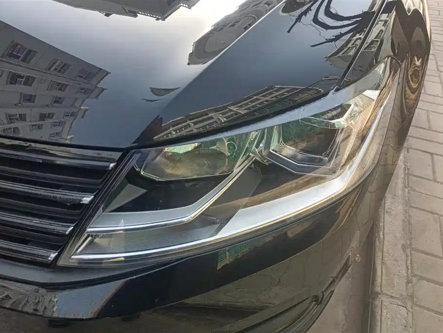VOLKSWAGEN LAVIDA 2015