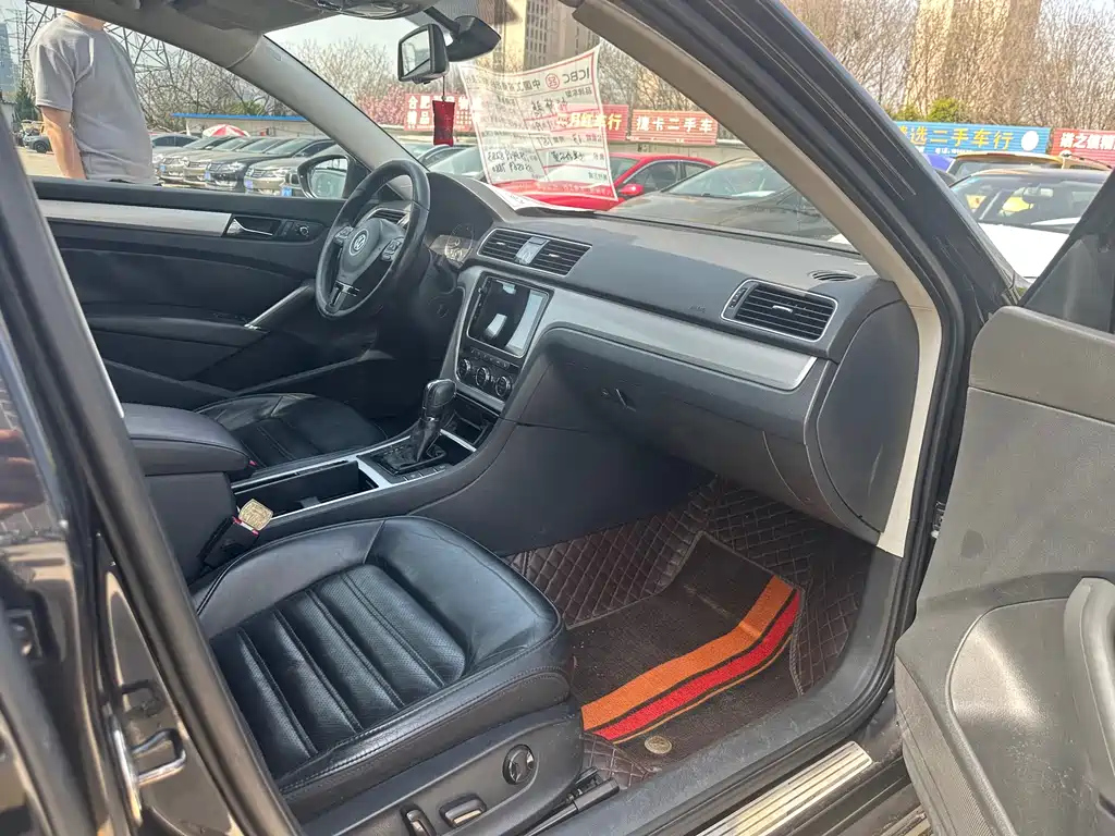 VOLKSWAGEN PASSAT 2013