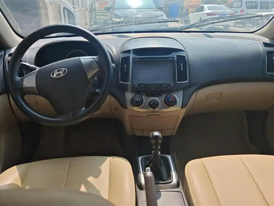 HYUNDAI CELESTA 2011