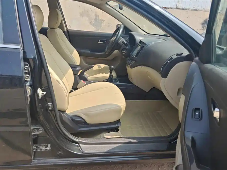 HYUNDAI CELESTA 2011