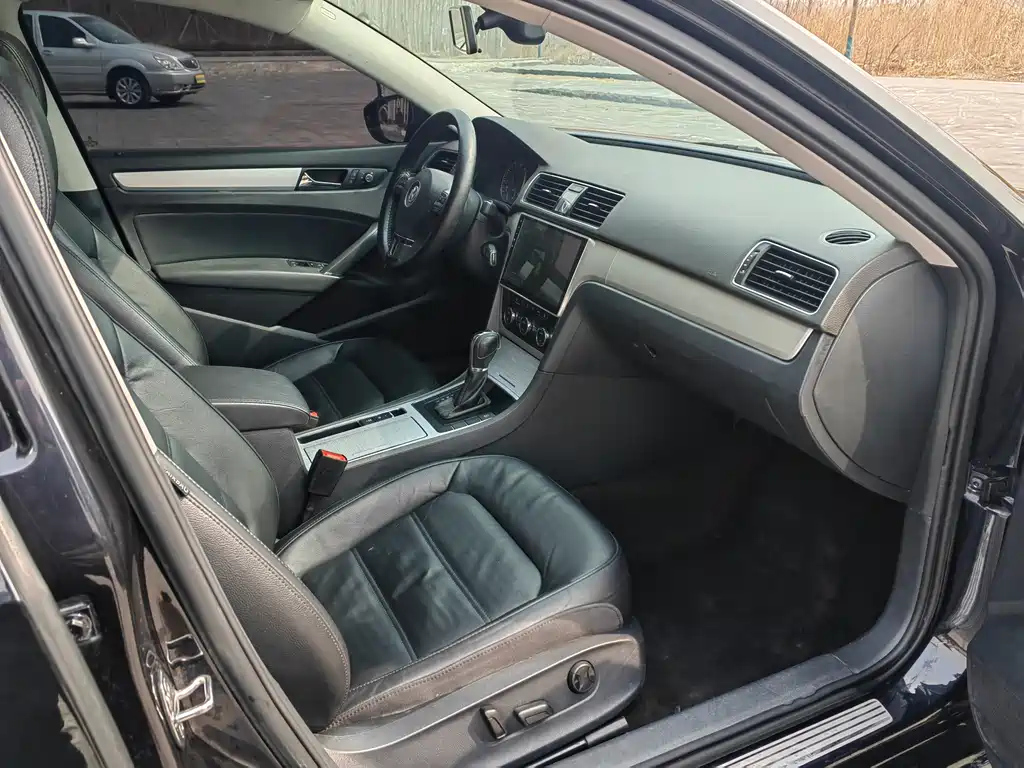 VOLKSWAGEN PASSAT 2016