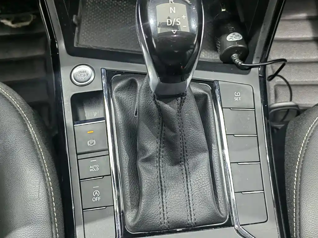 VOLKSWAGEN PASSAT 2020