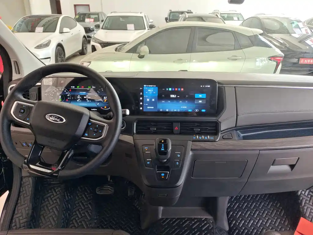 FORD TOUREO 2023