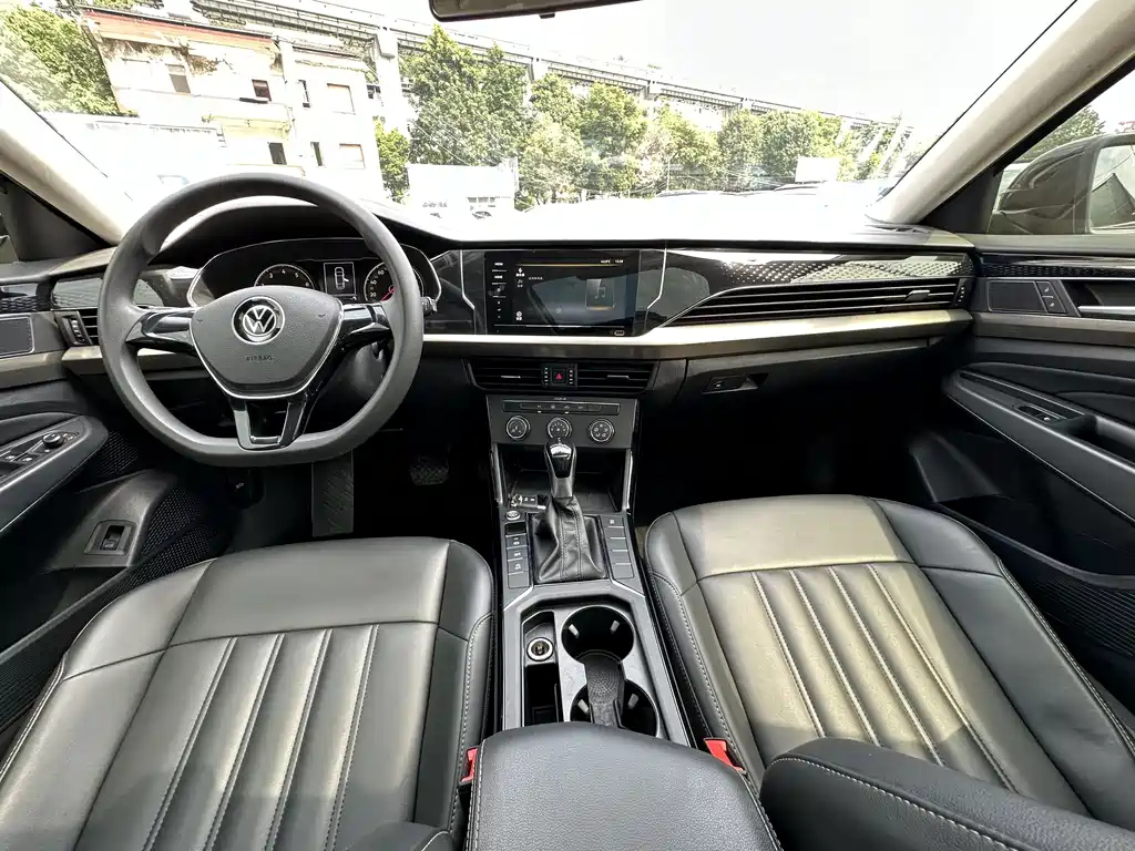 VOLKSWAGEN PASSAT 2021