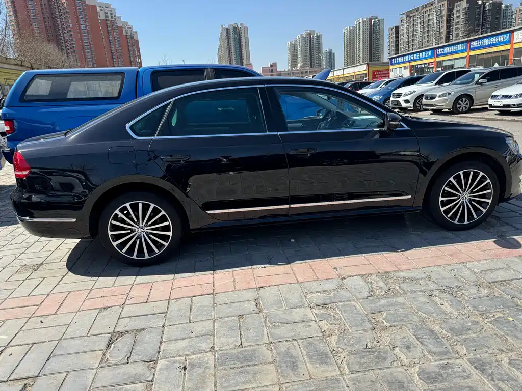 VOLKSWAGEN PASSAT 2015