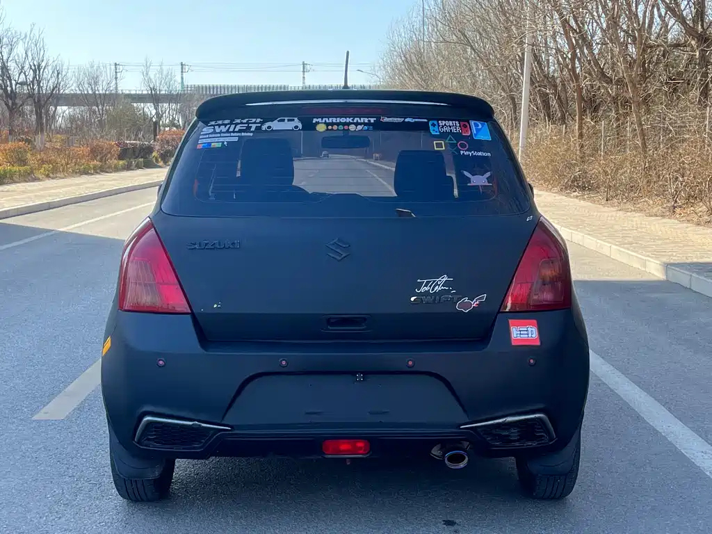 SUZUKI SWIFT 2015