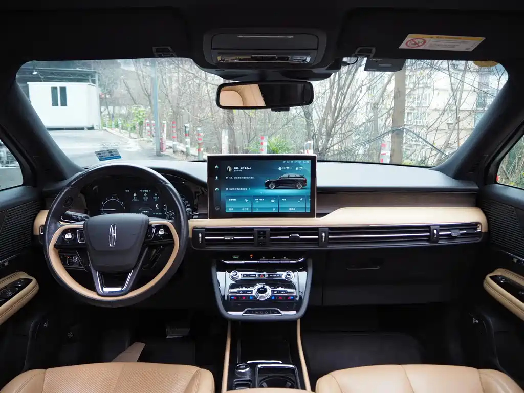 LINCOLN ADVENTURER 2020