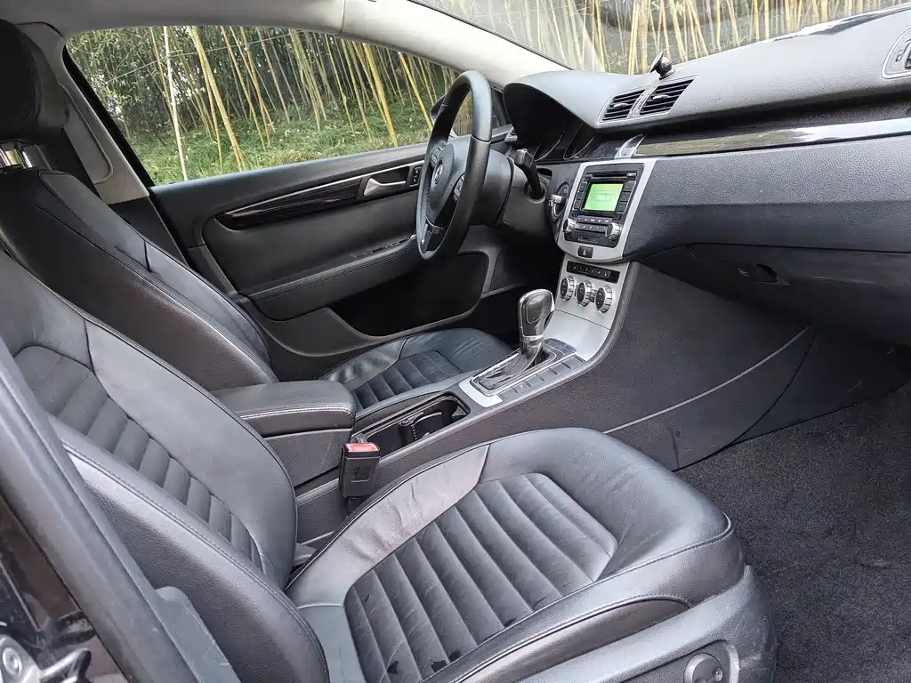 VOLKSWAGEN MAGOTAN 2012