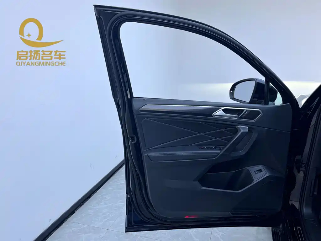 VOLKSWAGEN TIGUAN L 2022