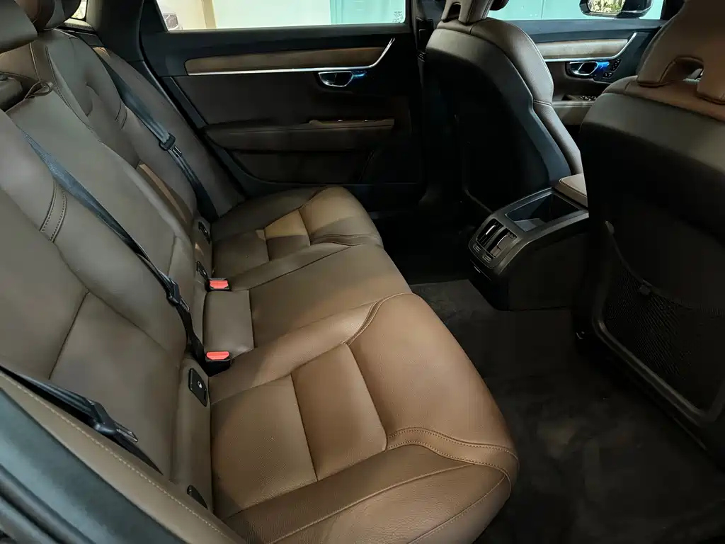 VOLVO S90 2022