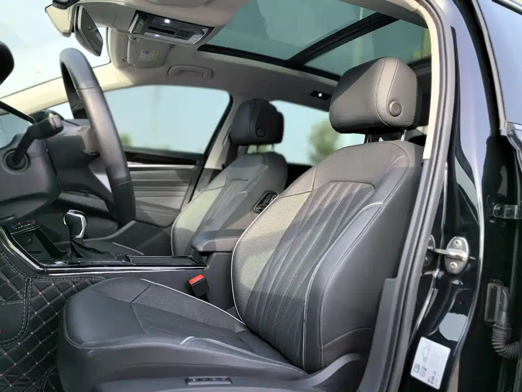 VOLKSWAGEN PASSAT 2022