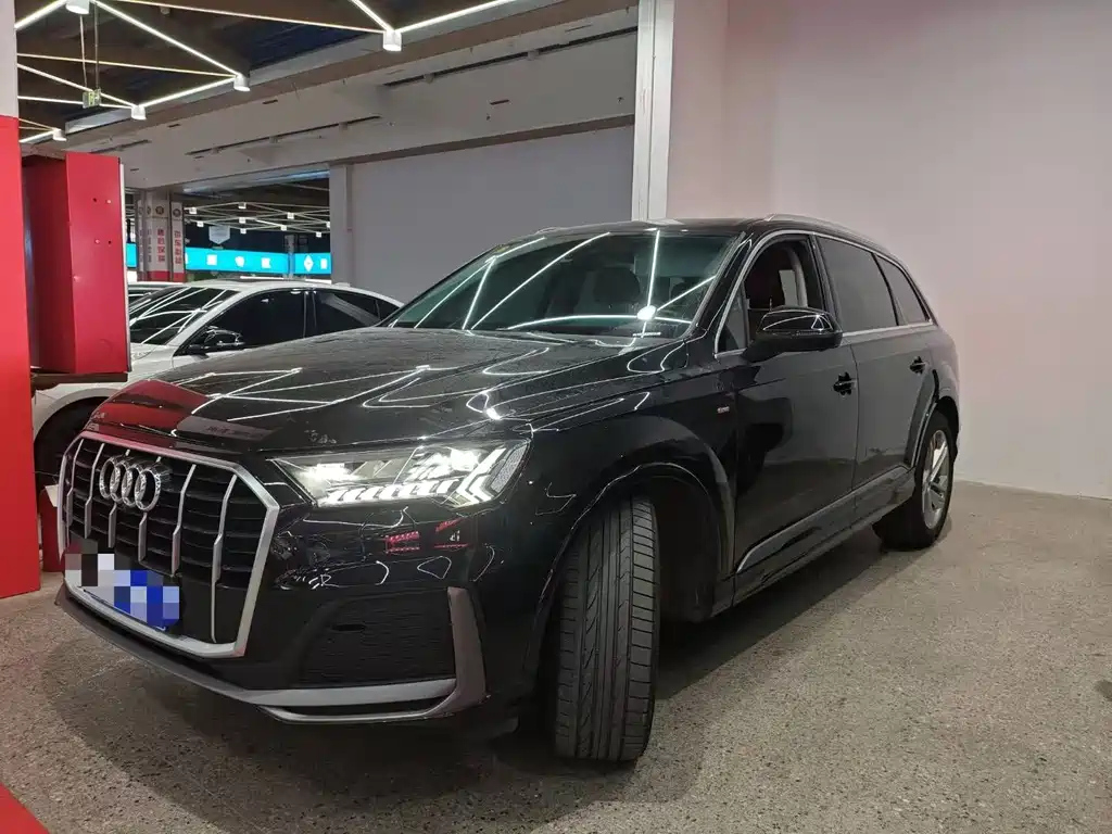 AUDI Q7 2021