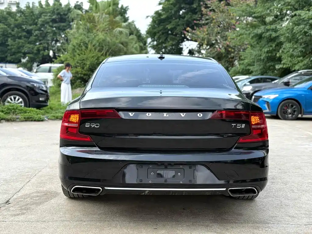 VOLVO S90 2017