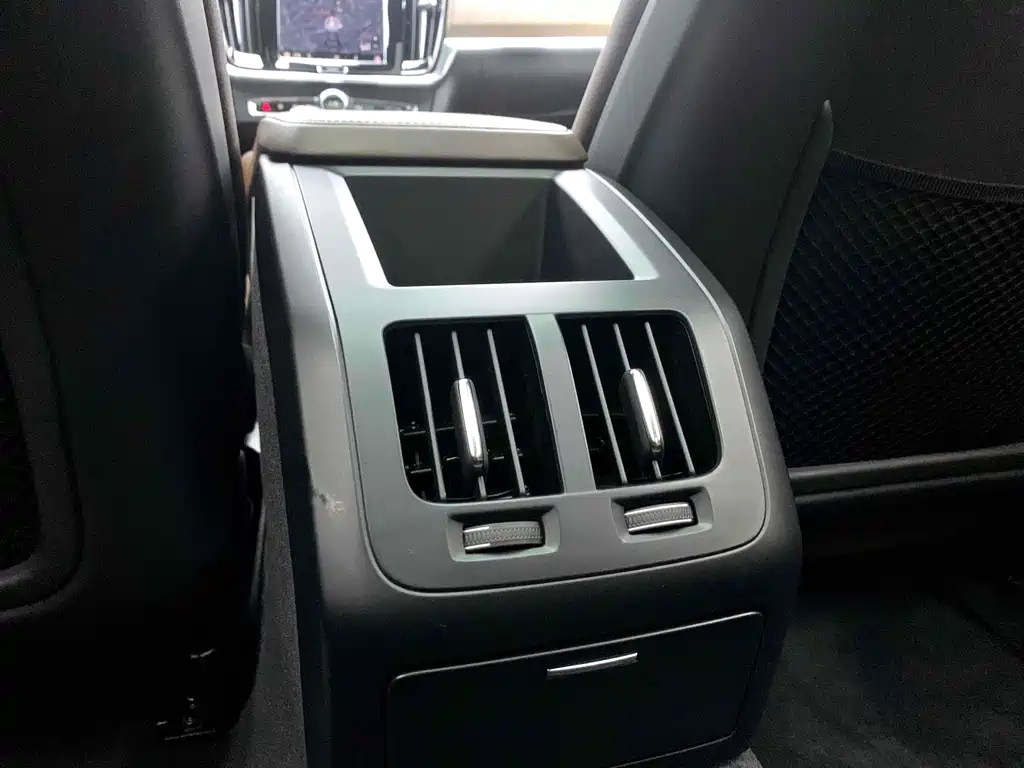 VOLVO S90 2023