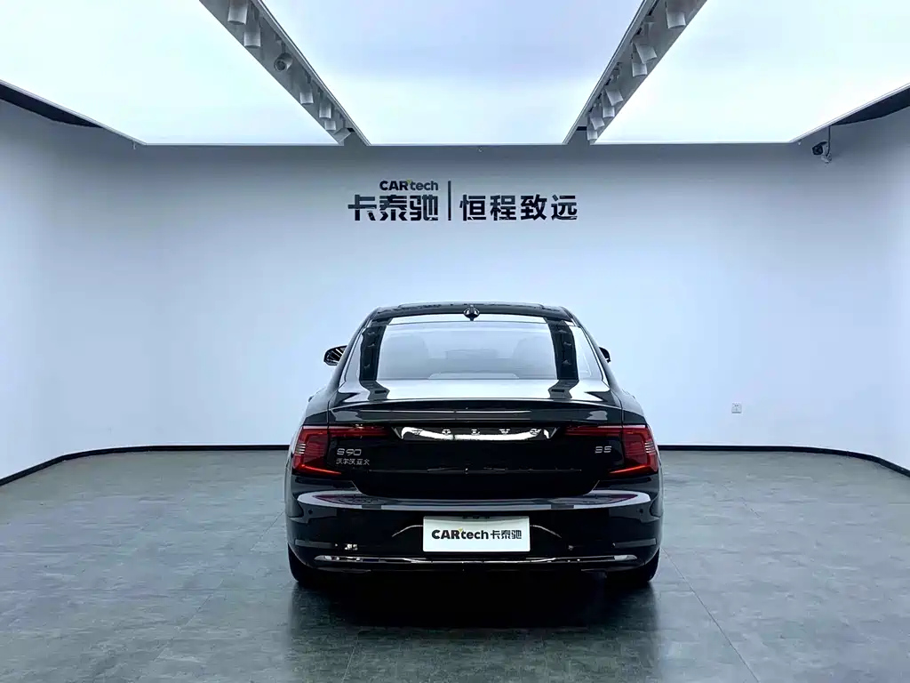 VOLVO S90 2023