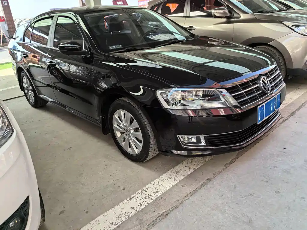 VOLKSWAGEN LAVIDA 2015