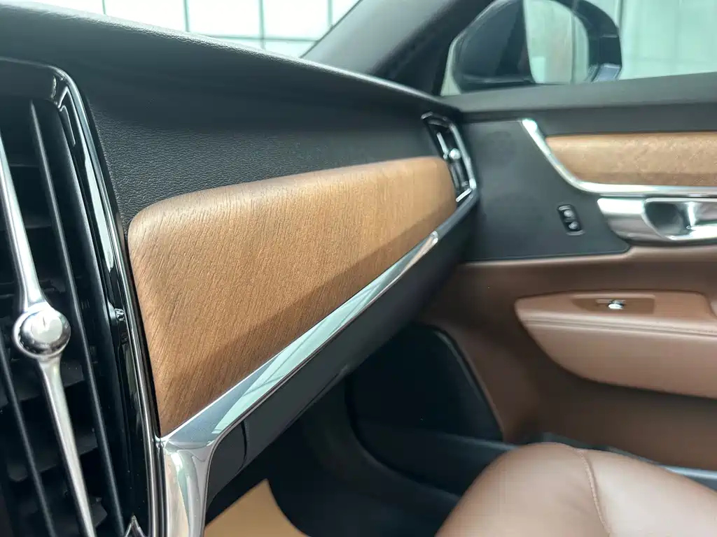 VOLVO S90 2022