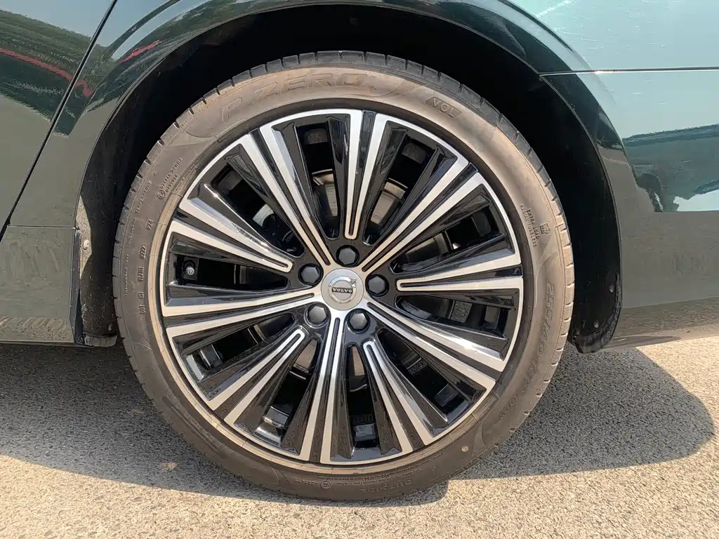 VOLVO S90 2023