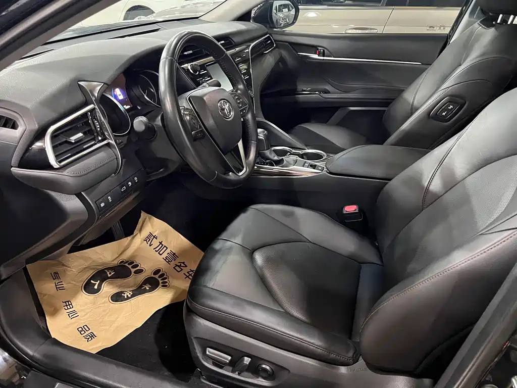TOYOTA CAMRY 2019