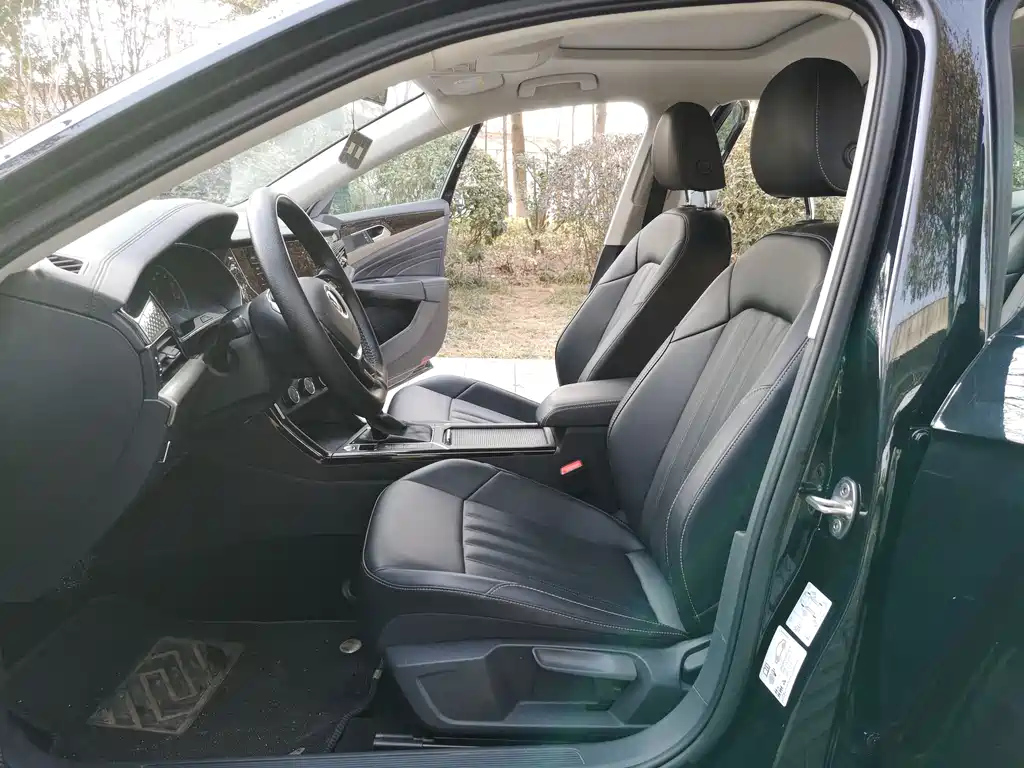 VOLKSWAGEN PASSAT 2021